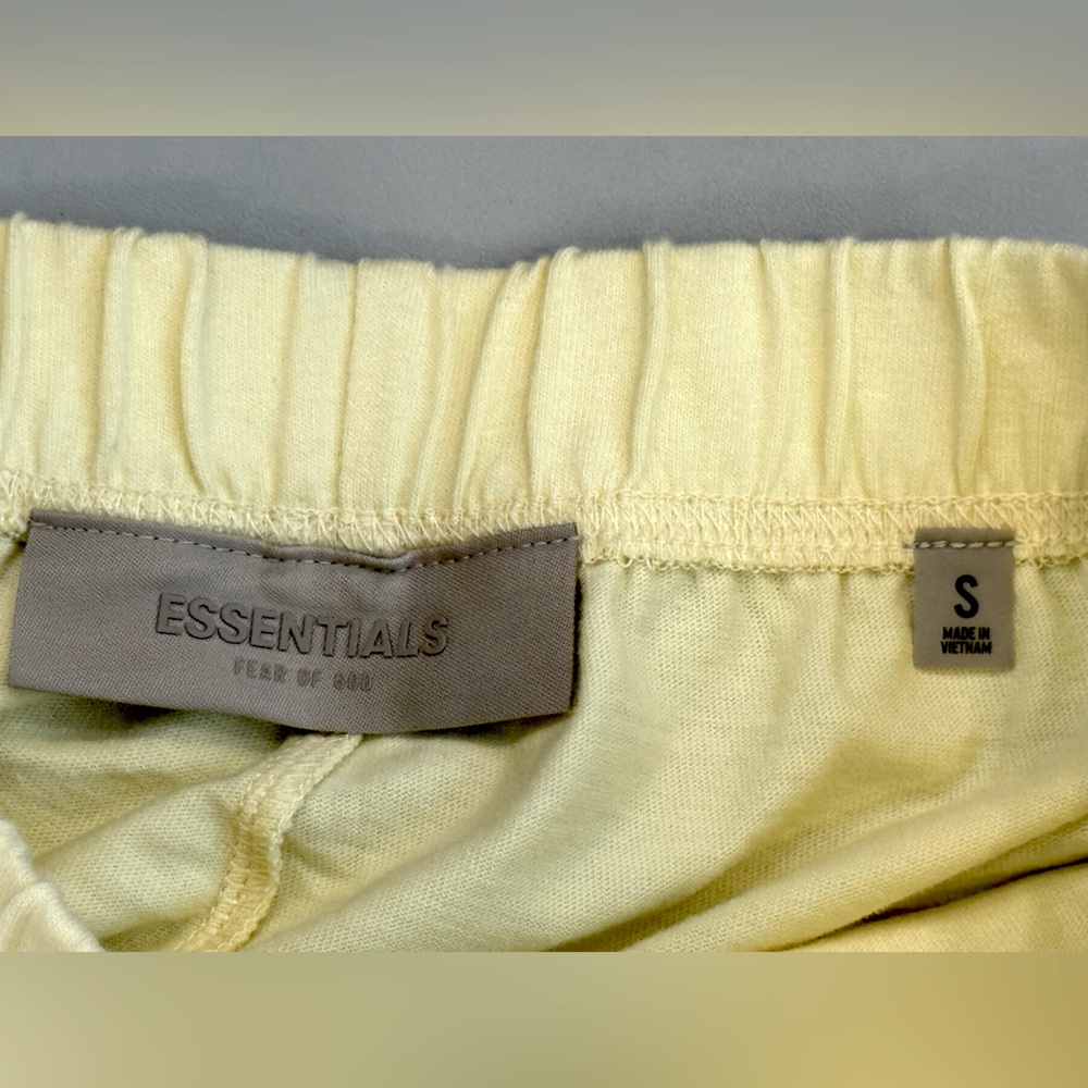 Fear of God Essentials Logo-Patch Straight Skirt - Picture 6 of 8